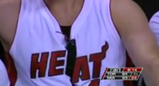 Illustration for article titled Josh McRoberts Got Mad And Ripped His Jersey Like Hulk Hogan